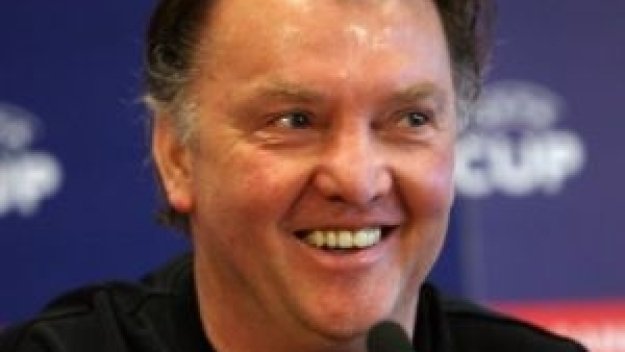 Байерн праща Луис ван Гаал в манастир
