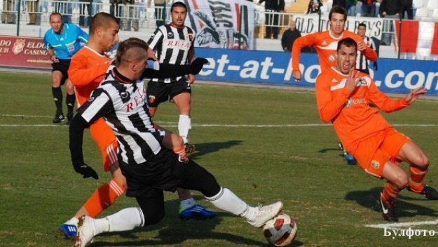 Австрийски букмейкър се съмнява за уговорени мачове в &quot;А&quot; група