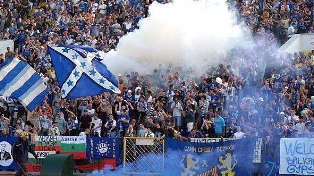 Левски раздава календари