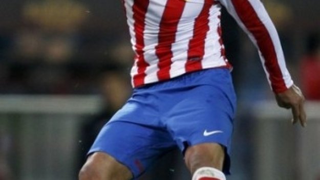 Челси дава Торес за Фалкао?