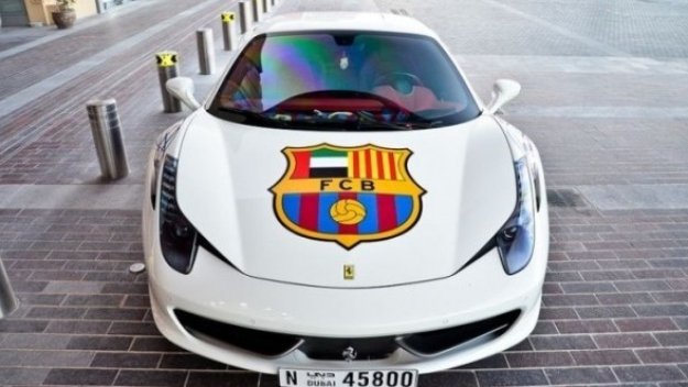 Маниак нашари ферарито си с футболистите на Барса