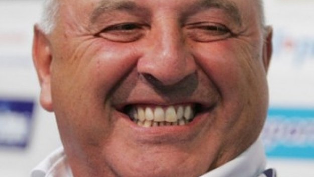 Литекс отвърна на удара и нападна Венци Стефанов