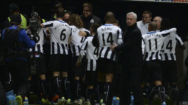 Фантастичен Нюкасъл с четвърта поредна победа във Висшата лига