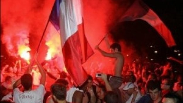 Мобилизират 4000 полицаи да пазят французите