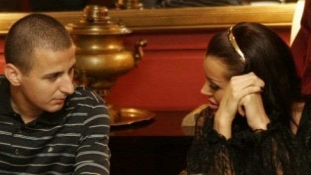 Звездата на ЦСКА отново се събра с румънска сексбомба