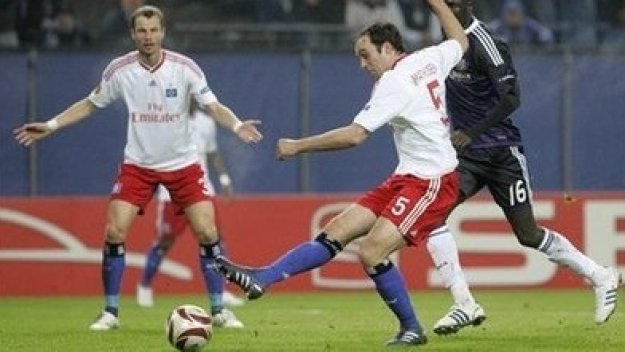 Ван Нистелрой води Хамбургер напред