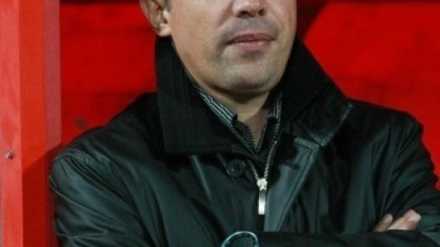 Локо София няма да уволнява Тони Велков