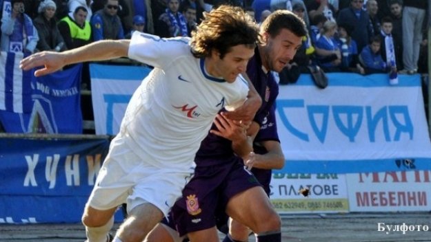 Левски смачка Септември Симитли