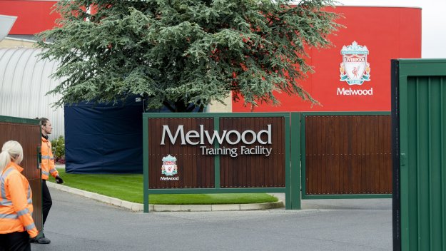 Всичко на търг! Ливърпул продава над 300 ценни вещи