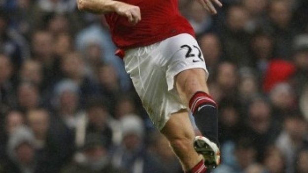 Сър Боби: Пол Скоулс е истинска сензация, Юнайтед извади късмет с него