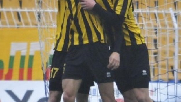 Атанас Курдов в Нефтохимик до часове