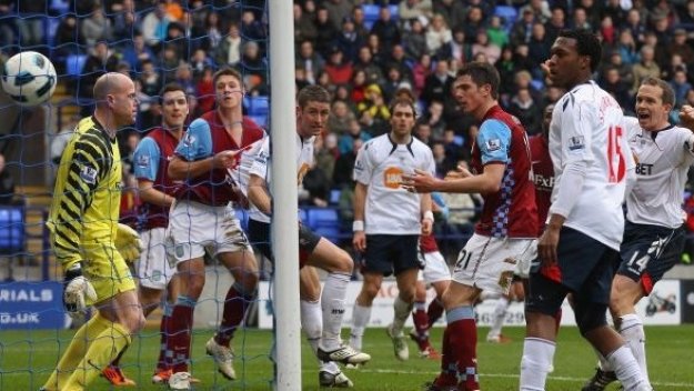 Болтън нокаутира Астън Вила с 3:2 и направи пълен обрат в луд мач