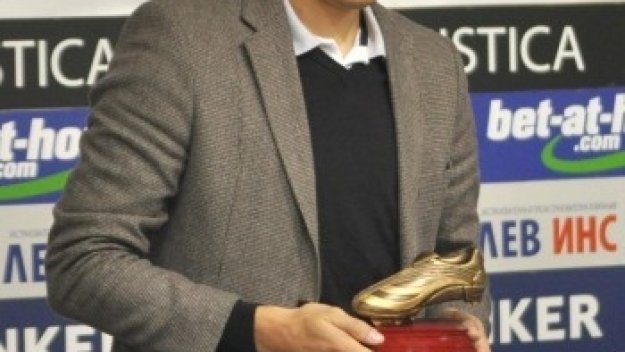 Адвокат на ЦСКА: БФС пожали Гаджев, значи и Платини трябва да играе