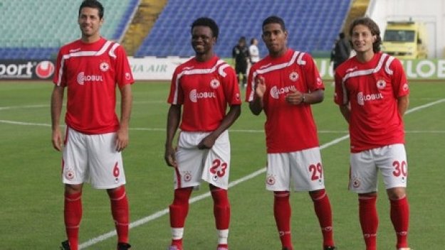 Чужденците в ЦСКА пак остават без покрив