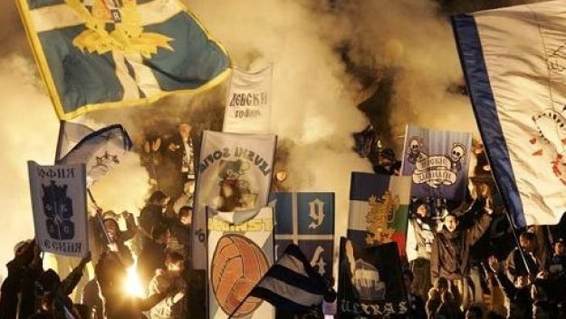 Шефовете на Левски се преклониха пред &quot;синята&quot; агитка