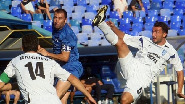 Академик надви Калиакра в &quot;дербито на новаците&quot;