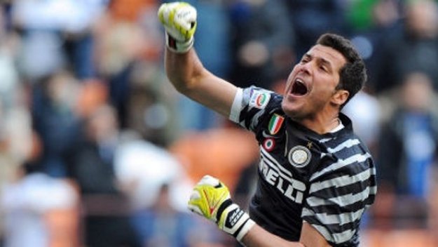 Жулио Сезар на линия за финала на купата на Италия