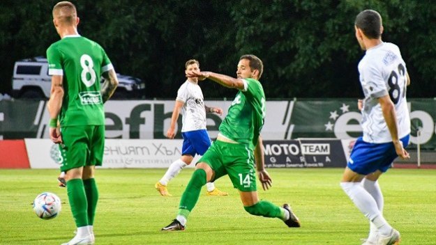 Кой ще играе в Първа лига? Берое или Спортист Своге? Днес е решаващата битка