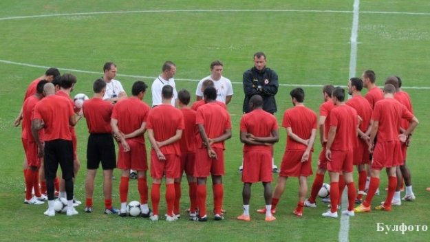 ЦСКА бие, но в контрола