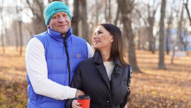 ММА звезда се ожени за бившата си