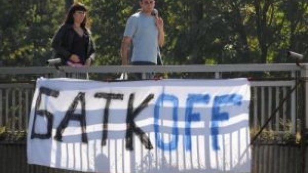 "Гугутката" обвини феновете на ЦСКА за плакатите "анти-Батков"