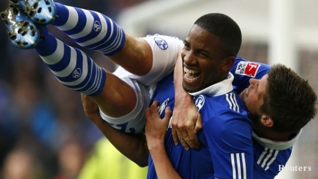 Шалке не прости на Аугсбург, Афелай с дебют