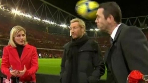 Футболист на Лийдс уцели Мартин Кион в главата + ВИДЕО