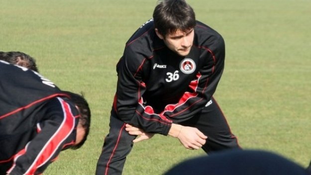 ЦСКА с трансферен удар. Взима Цецо Генков от Динамо (М)