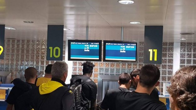 Уникално ВИДЕО: Бултрасите издирват с мегафон сръбския съдия на летището в Мадейра