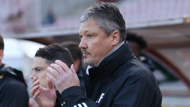 Любо Пенев свалил 30 килограма, състоянието му е много тревожно