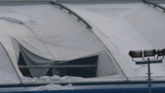 Снегът пак проби стадиона на Шалке