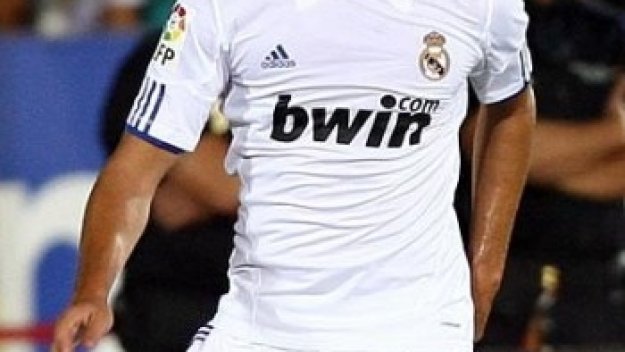 Интер дава Майкон за Бензема