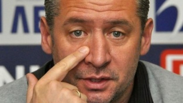 Мартин Кушев остава треньор на Славия