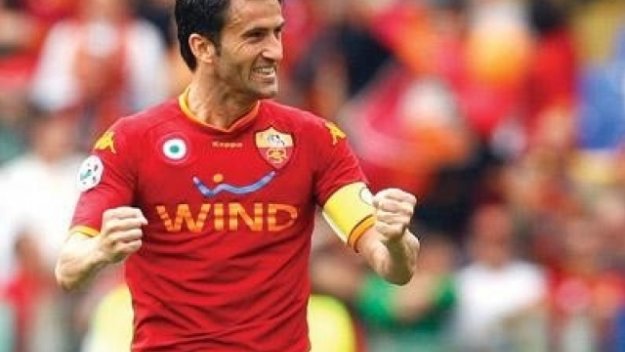 Легенда на Италия пое националния на Албания