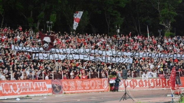 Фенове на ЦСКА: Ганчев и Божков стават божества, ако ни спасят