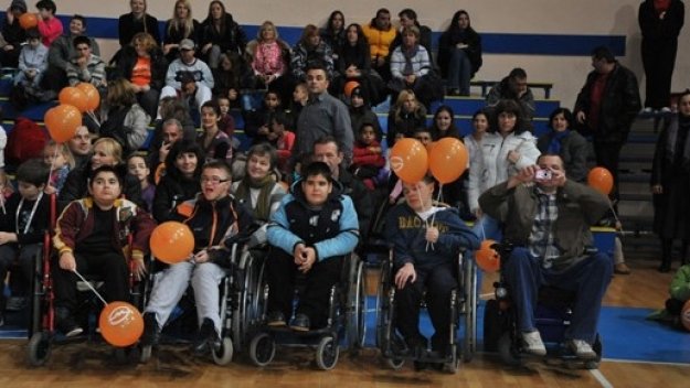 Фондацията на Новак Джокович зарадва с коледни подаръци деца в неравностойно положение