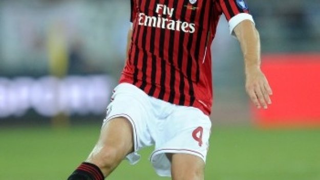 Ван Бомел още не е решил какво ще прави с международната си кариера