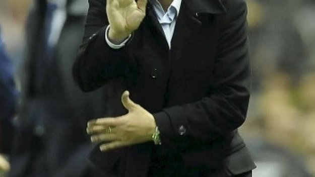 Капарос може да смени Флорес в Атлетико