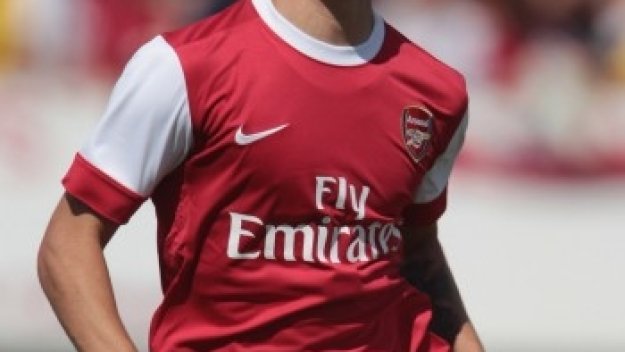 Венгер няма да бърза с Уилшър