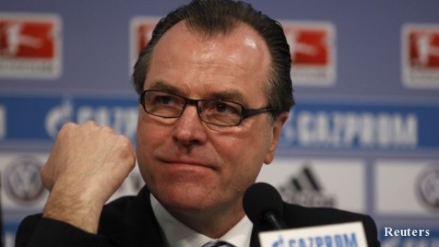 Босът на Шалке се нахвърли върху играчите и защити треньора