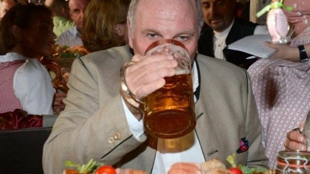 Една салатиера и чаша бира: Куриозният бас между Хьонес и Матешиц