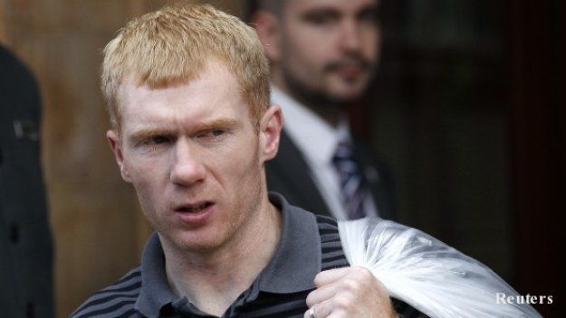 Звездите на Юнайтед навиват Пол Скоулс да се завърне на терена