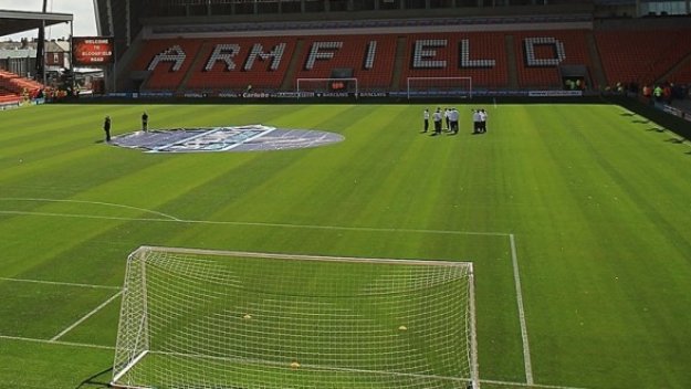 Официално отложиха Блекпул - Манчестър Юнайтед