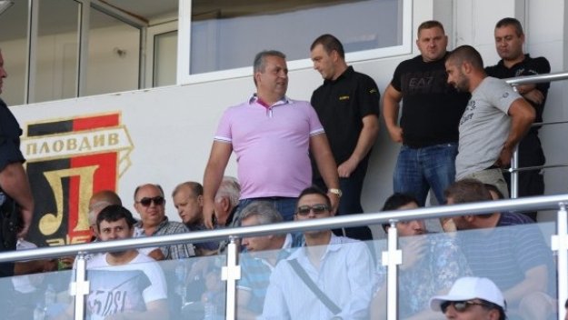 Мениджъри превземат &quot;Лаута&quot; за Локо - Цървена звезда