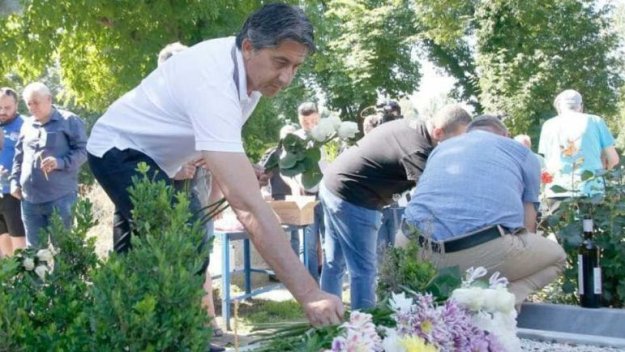 Левски поднесе цветя по случай 52-та годишнина от гибелта на Гунди и Котков