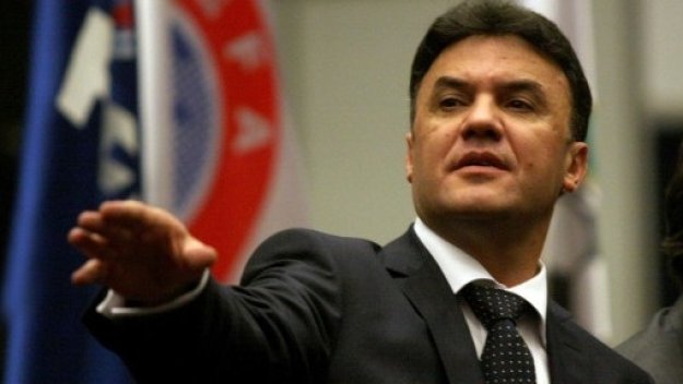 Боби: Не съм доктор хонорис кауза, за да отговарям на Стоичков