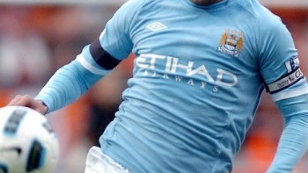 Тевес няма да саботира Сити, продължава да играе