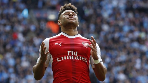 Арсенал прави Окслейд-Чембърлейн сред най-скъпоплатените