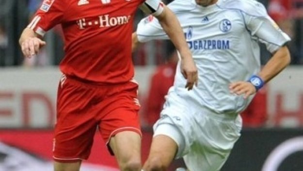 Байерн още бавят капитана си за нов договор