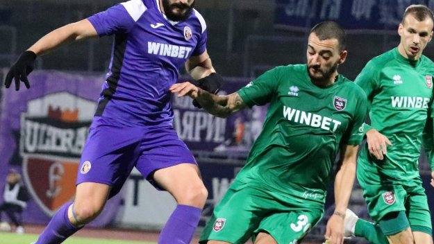 Етър и Ботев Враца си врътнаха 1:1 в Търново. Валери Божинов отново пейка
